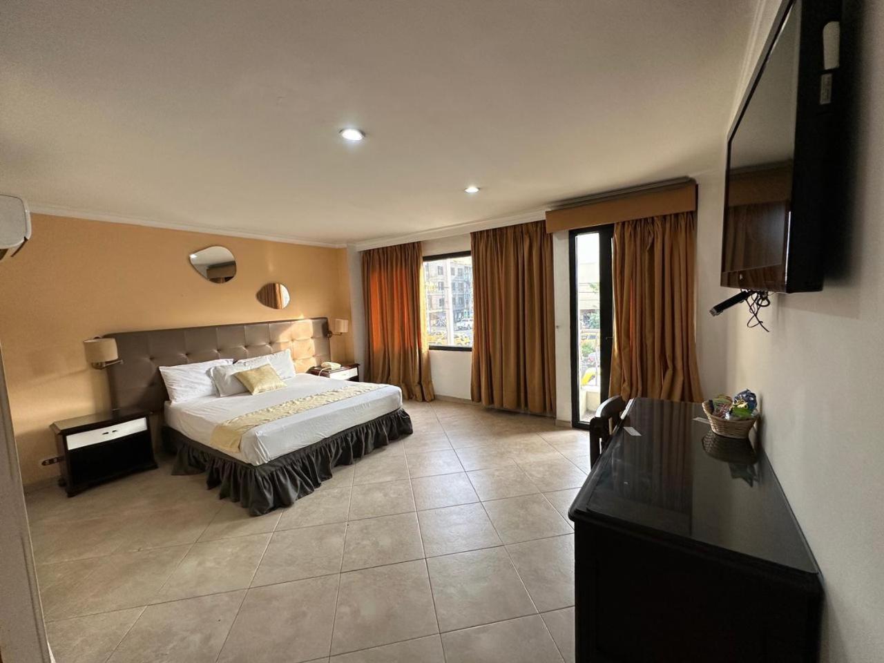 Hotel Prince Plaza Medellin Exterior photo